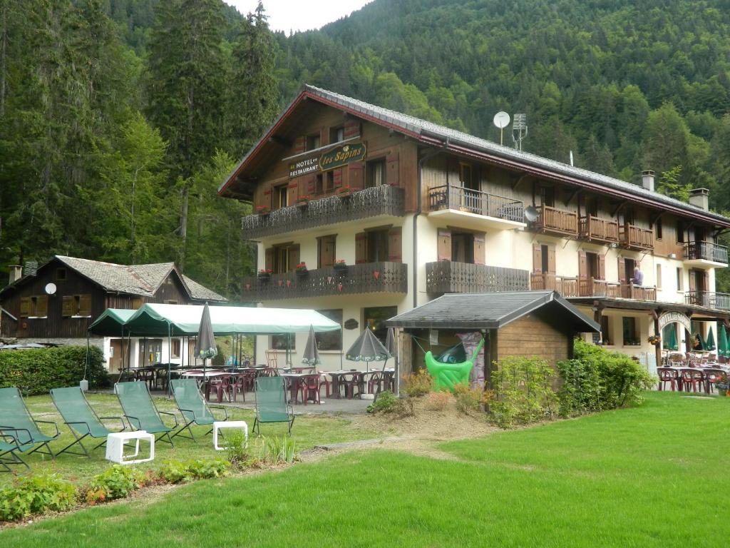 Logis Hotel Les Sapins Монрйон Екстер'єр фото